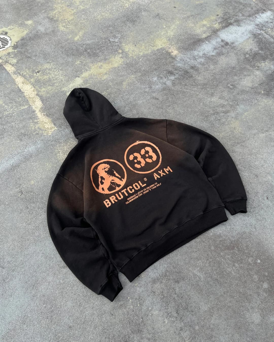 HOODIE OVERSIZE CROPPED BRUTCOL® X MESIO A.K.A MESÍAS – NEGRO DESGASTADO - imagen 2