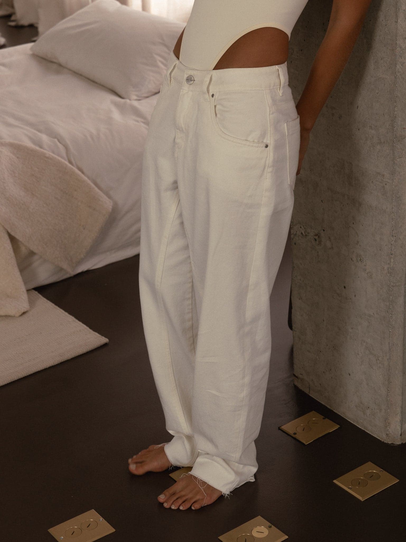 LONG BARREL JEAN - WARM WHITE