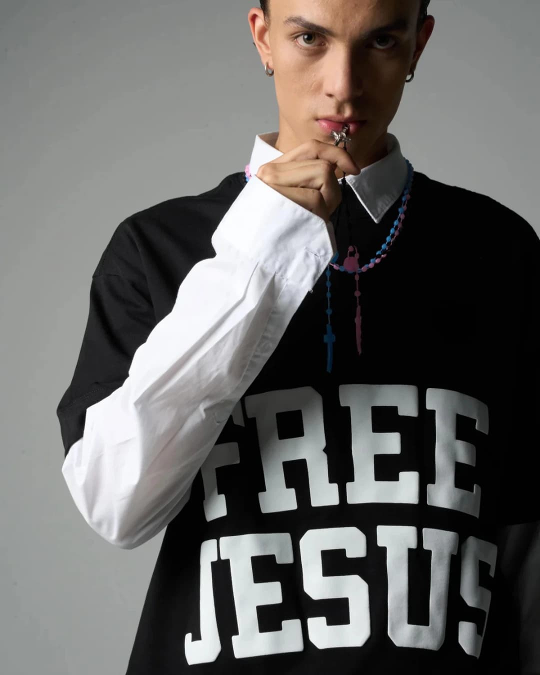 FREE JESUS BLACK T-SHIRT - imagen 4