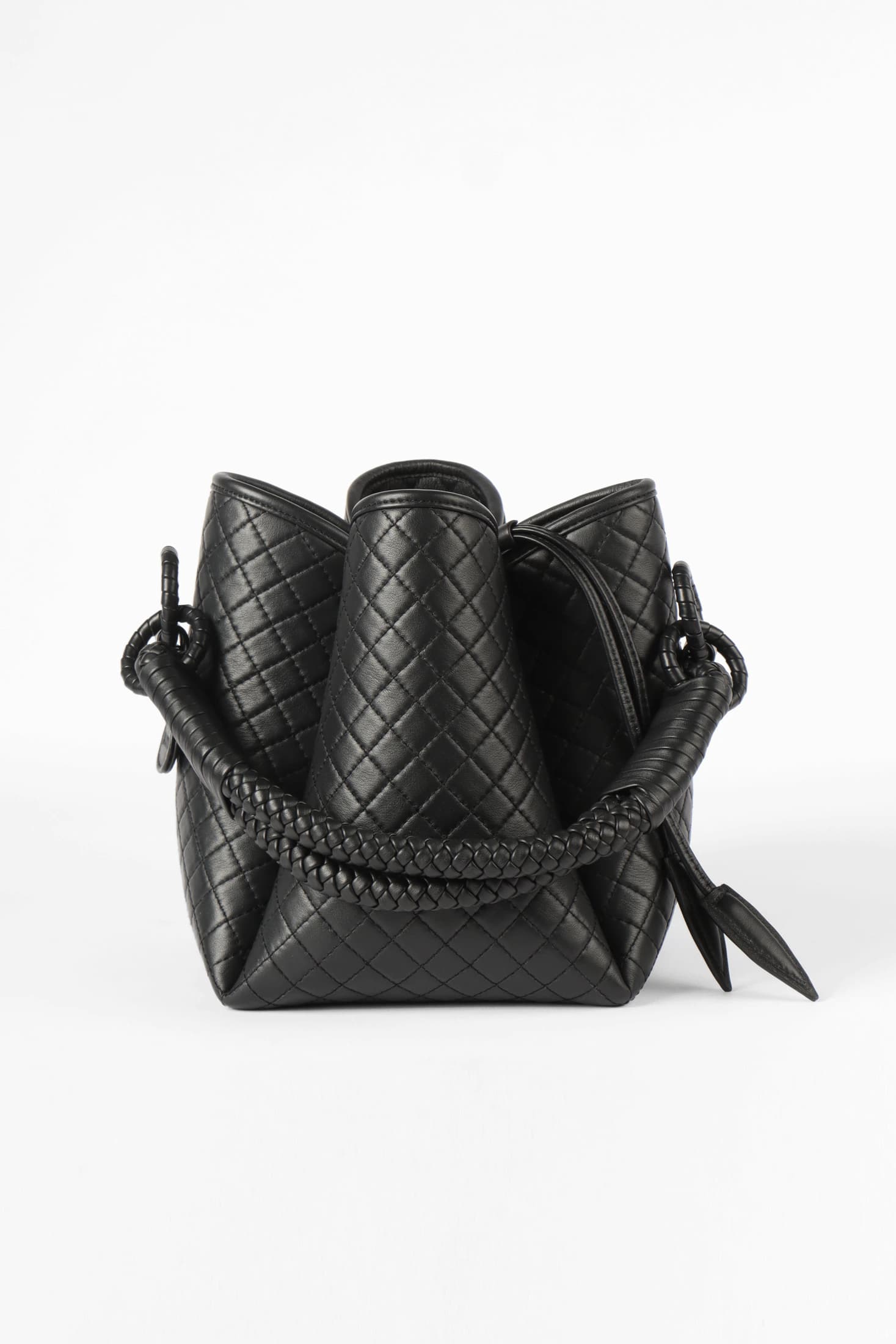 Tulip Bucket Bag, Black - imagen 1