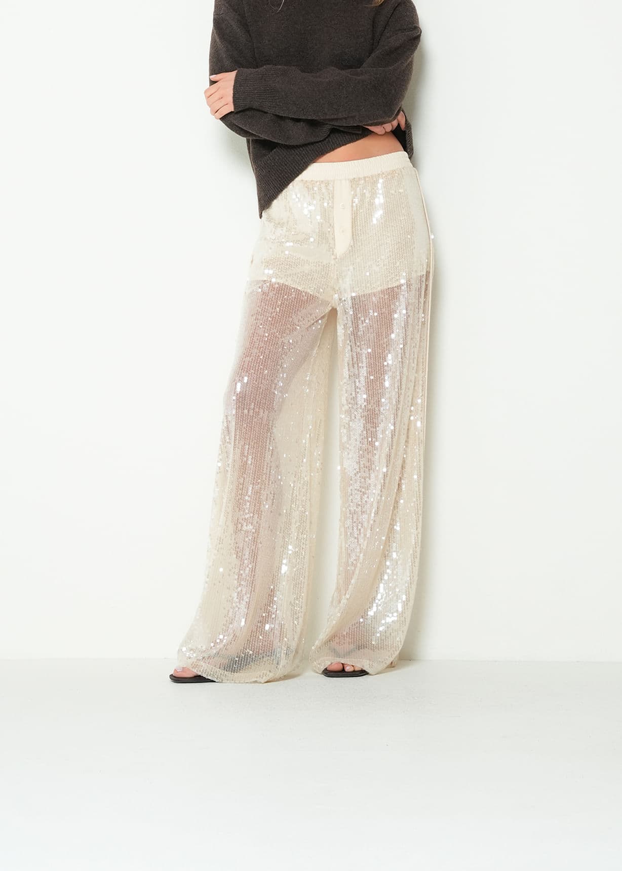 Pantalón palazzo tiro medio con lentejuelas