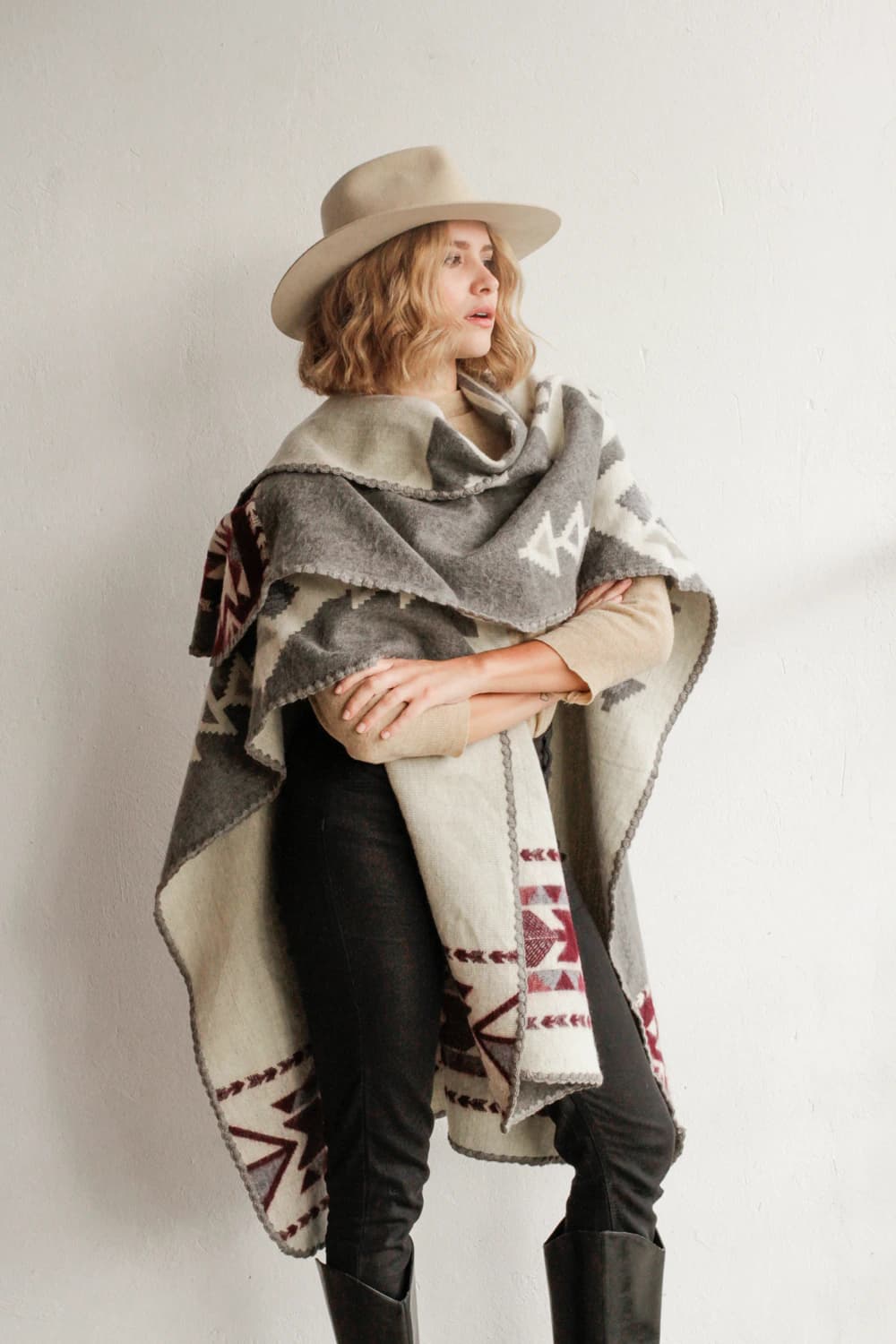 Poncho Aras - Vino - imagen 4