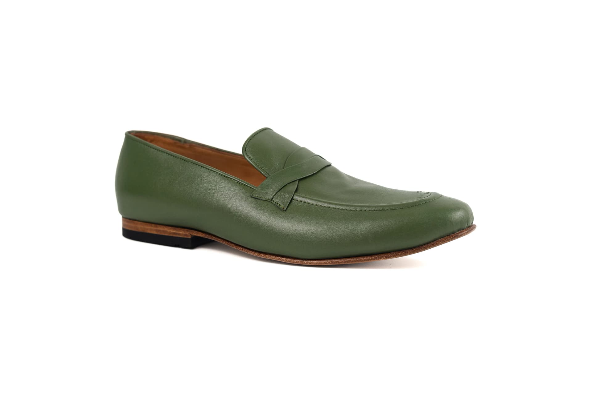 LOAFERS EN CUERO verde con antifaz trenzado