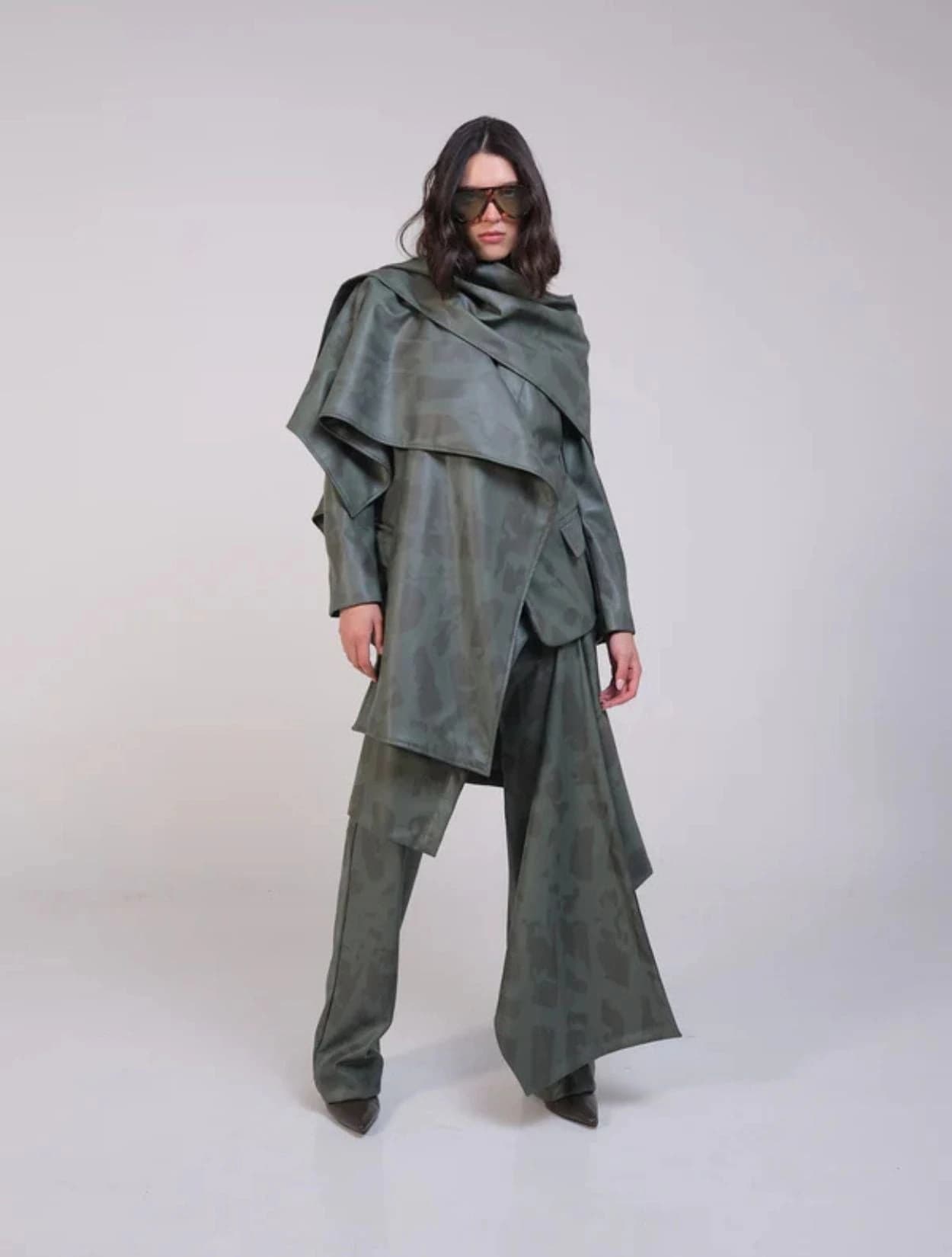 CHAQUETA FERRARA CON CAPA - imagen 2