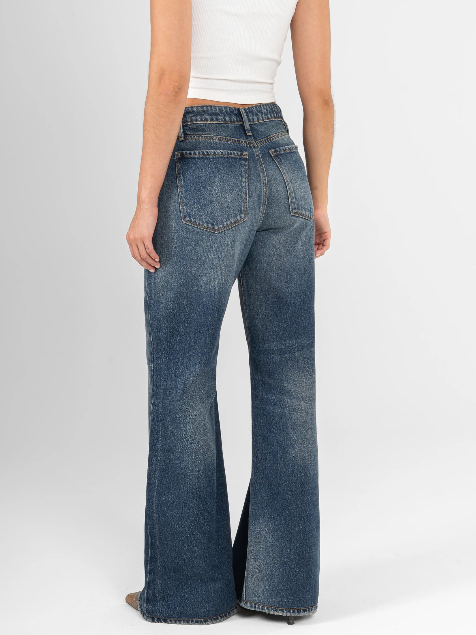 Ref: 066496 Jean mom flare, rígido, tiro alto, tono azul oscuro - imagen 2