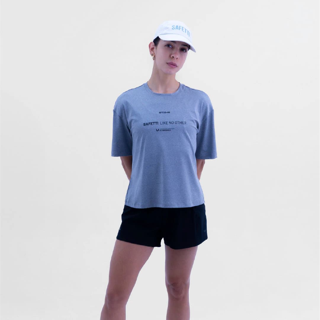 CAMISETA LIFESTYLE MANGA CORTA ROAM OVERSIZE GRAY PARA MUJER - imagen 4