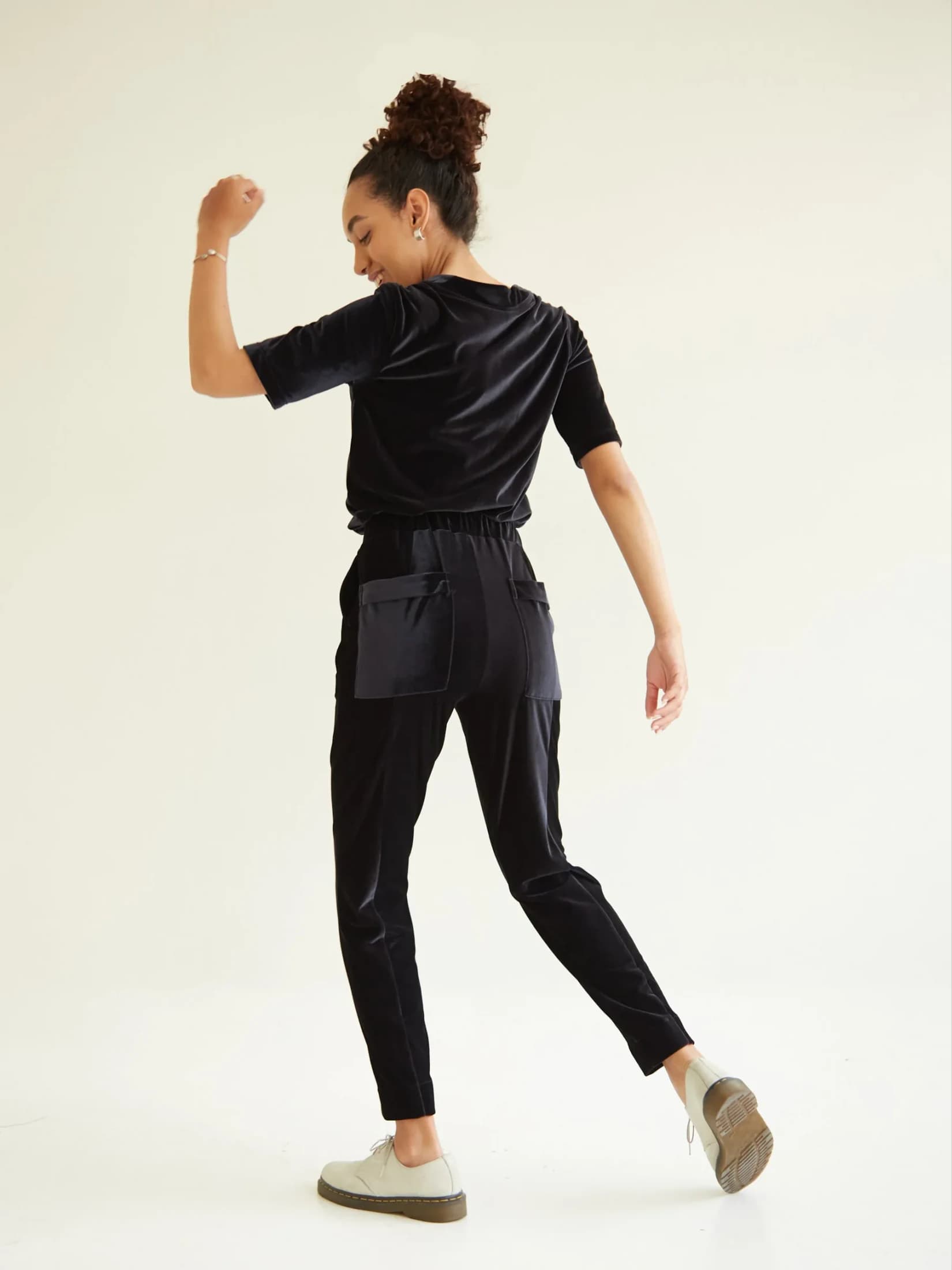 Camiseta Tech Velvet Frío Negro LÍRICO - imagen 9