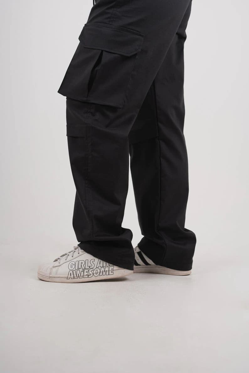 PANTALON CARGO UNISEX ESENSIALES BOTA RECTA EN DRILL MUJER - imagen 12