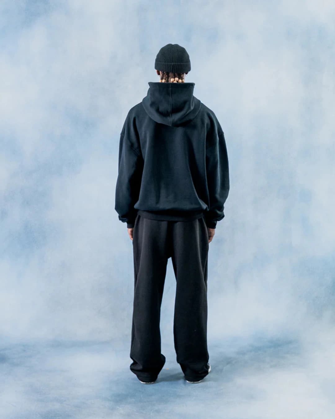 HOODIE BLOCK NEGRO SOBRE NEGRO BOXY FIT - imagen 3