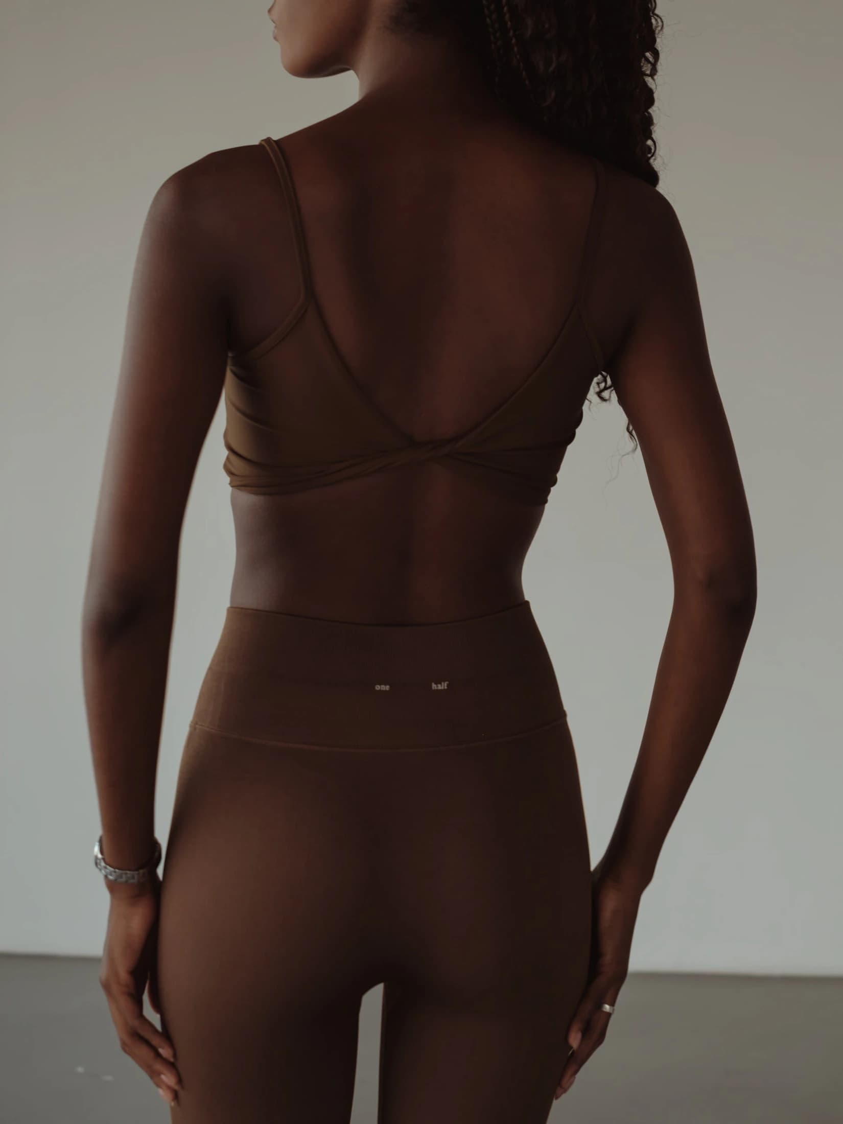 DOUBLE STRAP CROSS TOP - SEPIA - imagen 12