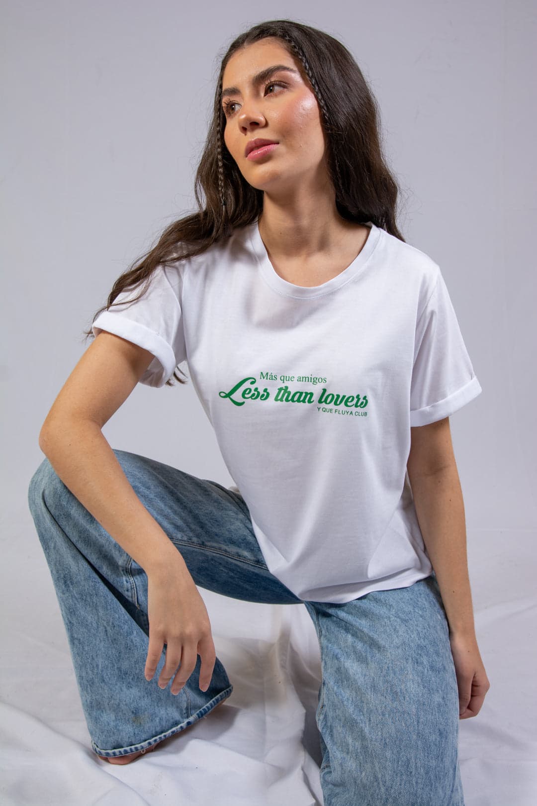 Más Que Amigos Embroidered Oversized Tee - imagen 3