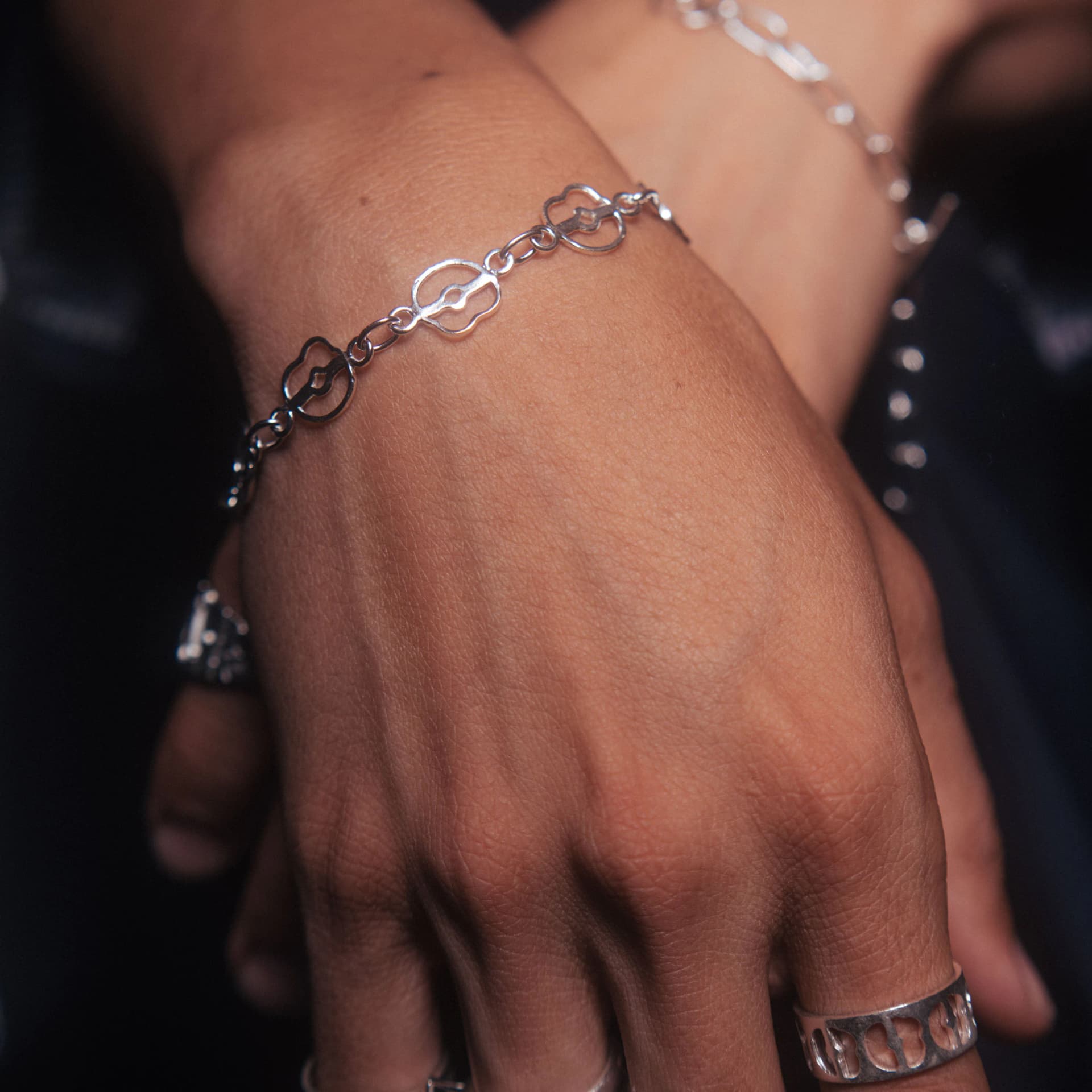 Tiny Besos Bracelet - imagen 3