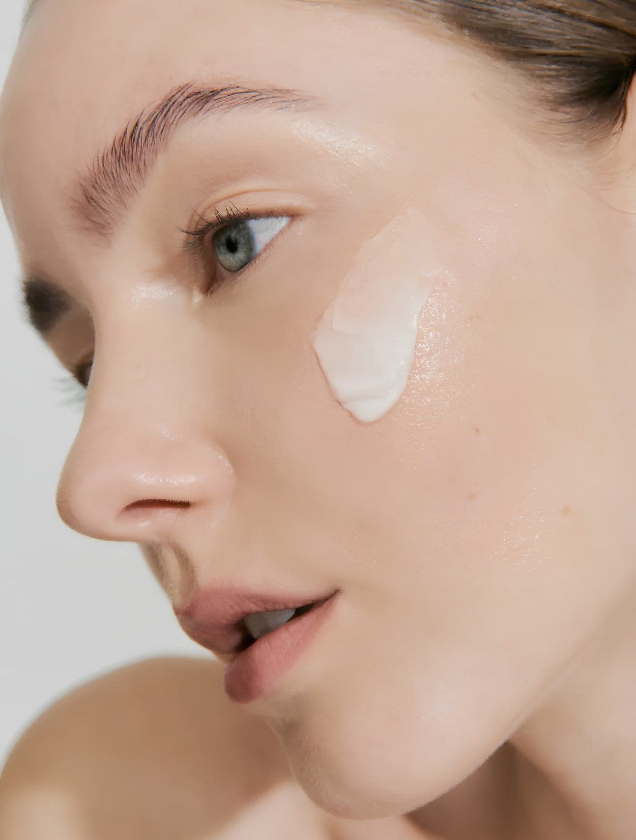 CREMA ILUMINADORA CON ACIDO - imagen 3