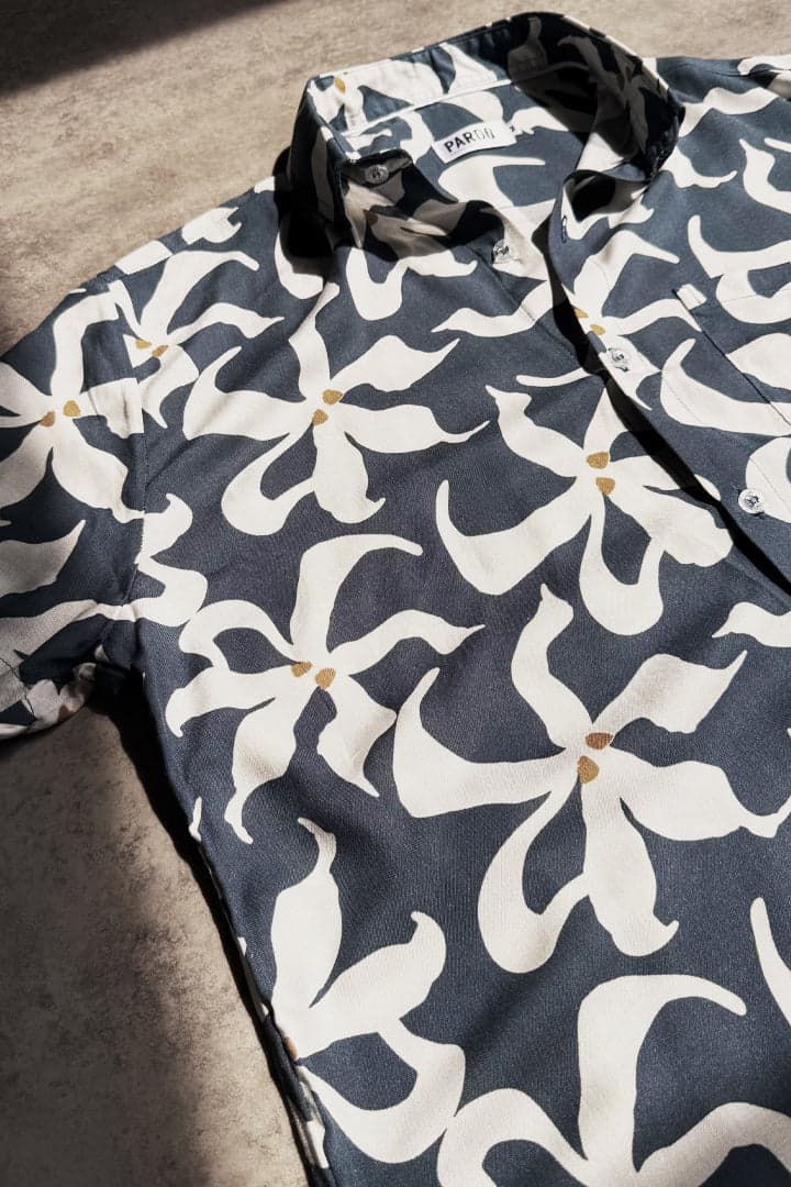 Camisa azul flores - imagen 2