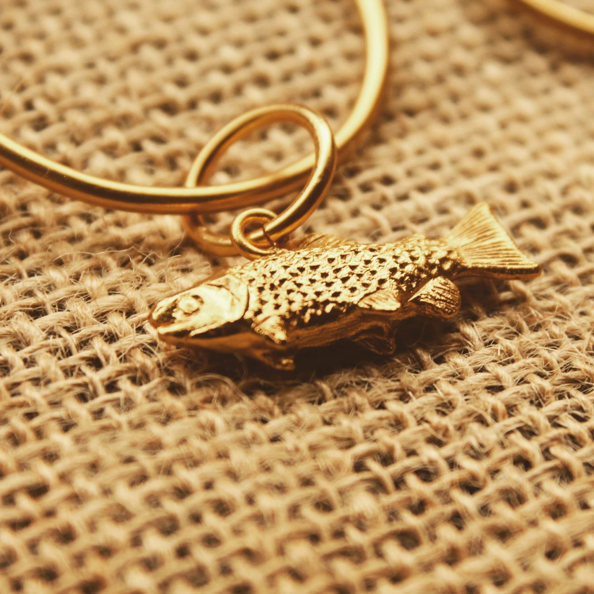 Aretes con aro y trucha - imagen 3