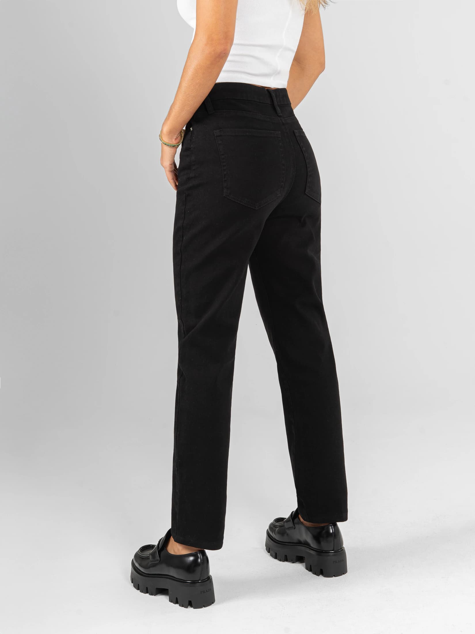 Ref: 0620590 Pantalón mom fit, tiro alto, stretch, tono negro. - imagen 2