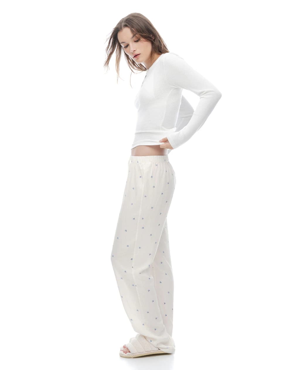 Pantalón regular tiro medio blanco estampado mujer