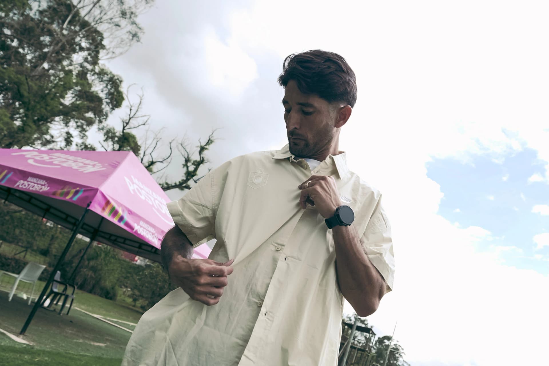CAMISA BEIGE NIKE HOMBRE - imagen 6