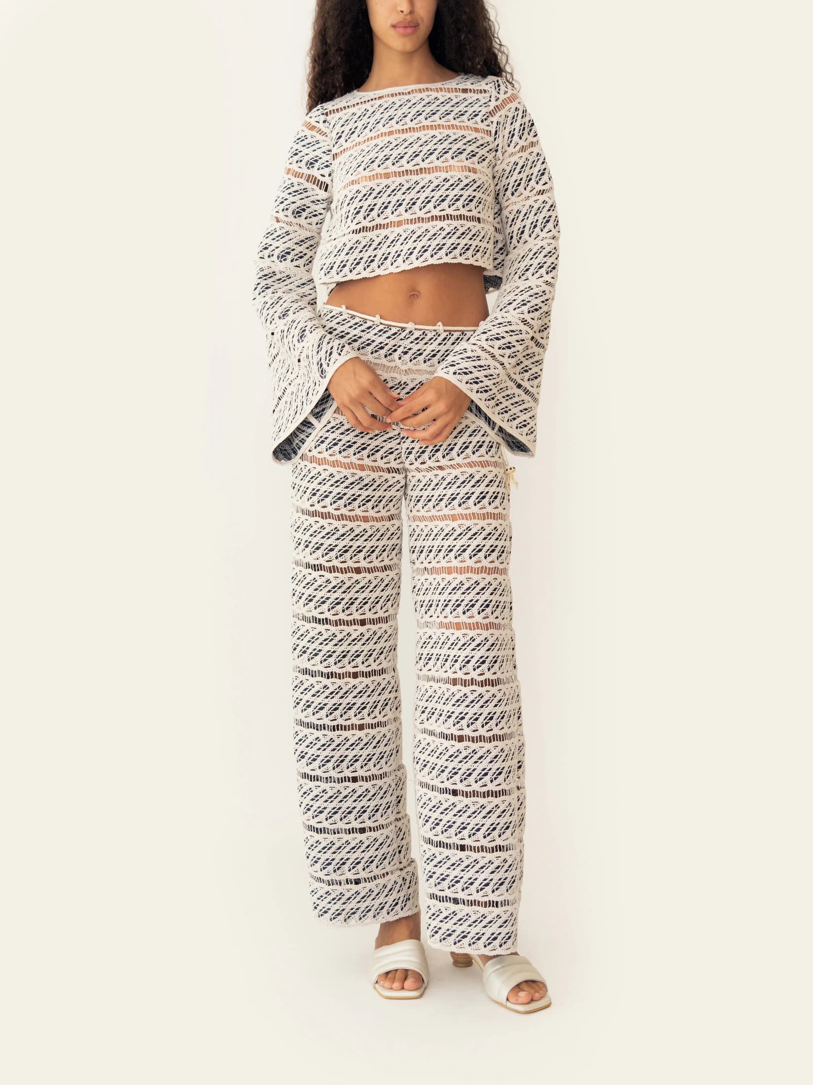 VERA PANT NAVY BACKGROUD WITH ECRU THREAD - imagen 2