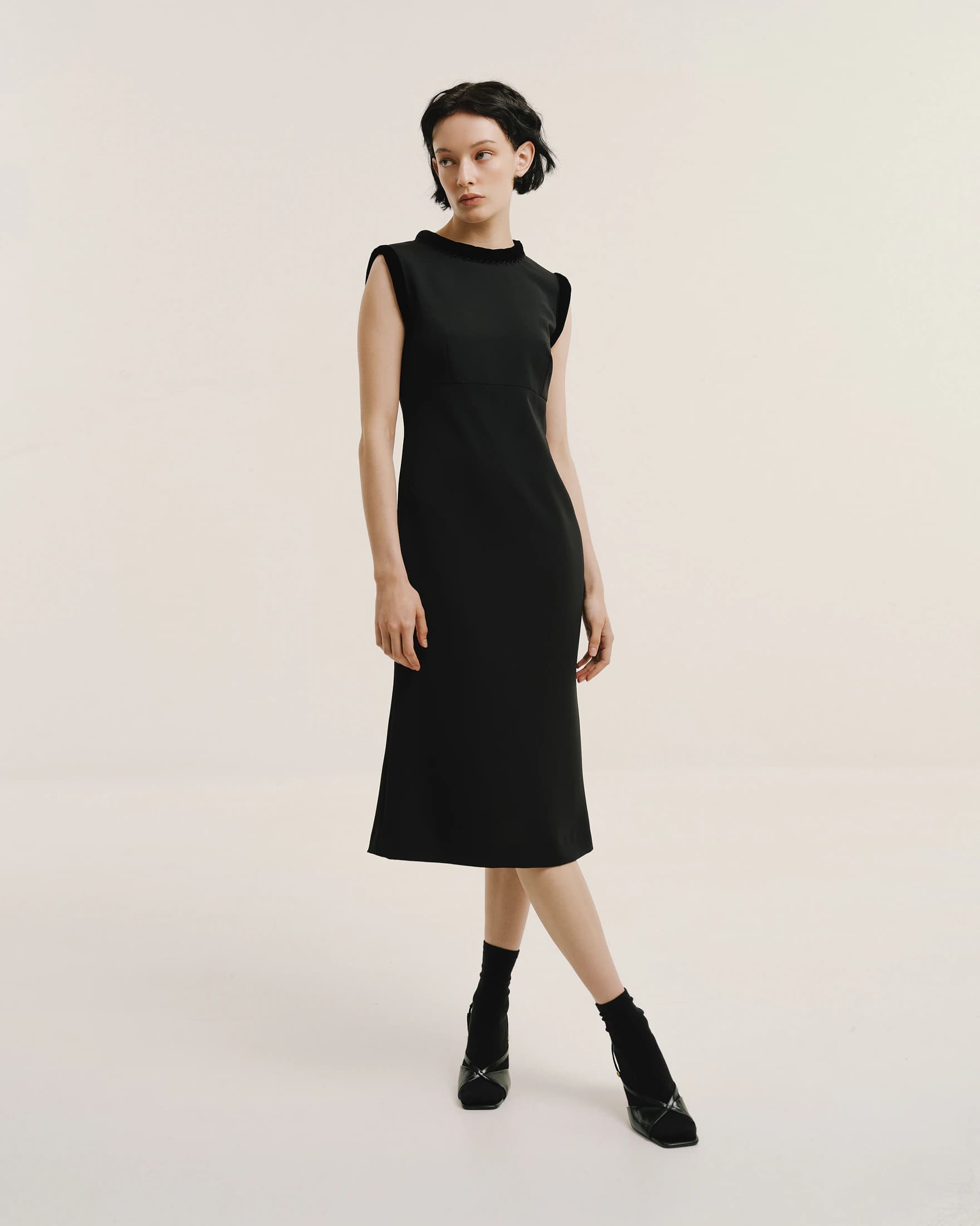 Velvet-Trimmed Black Midi Dress - imagen 1