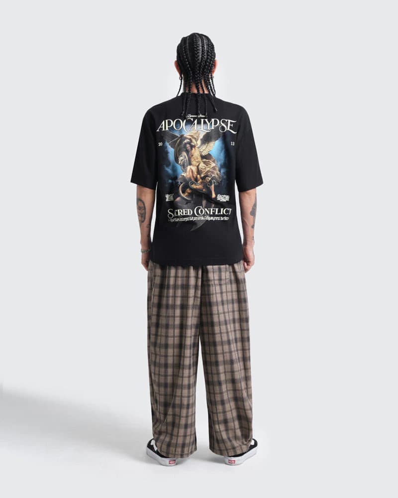 Camiseta Negra Oversize Apocalypse - imagen 7