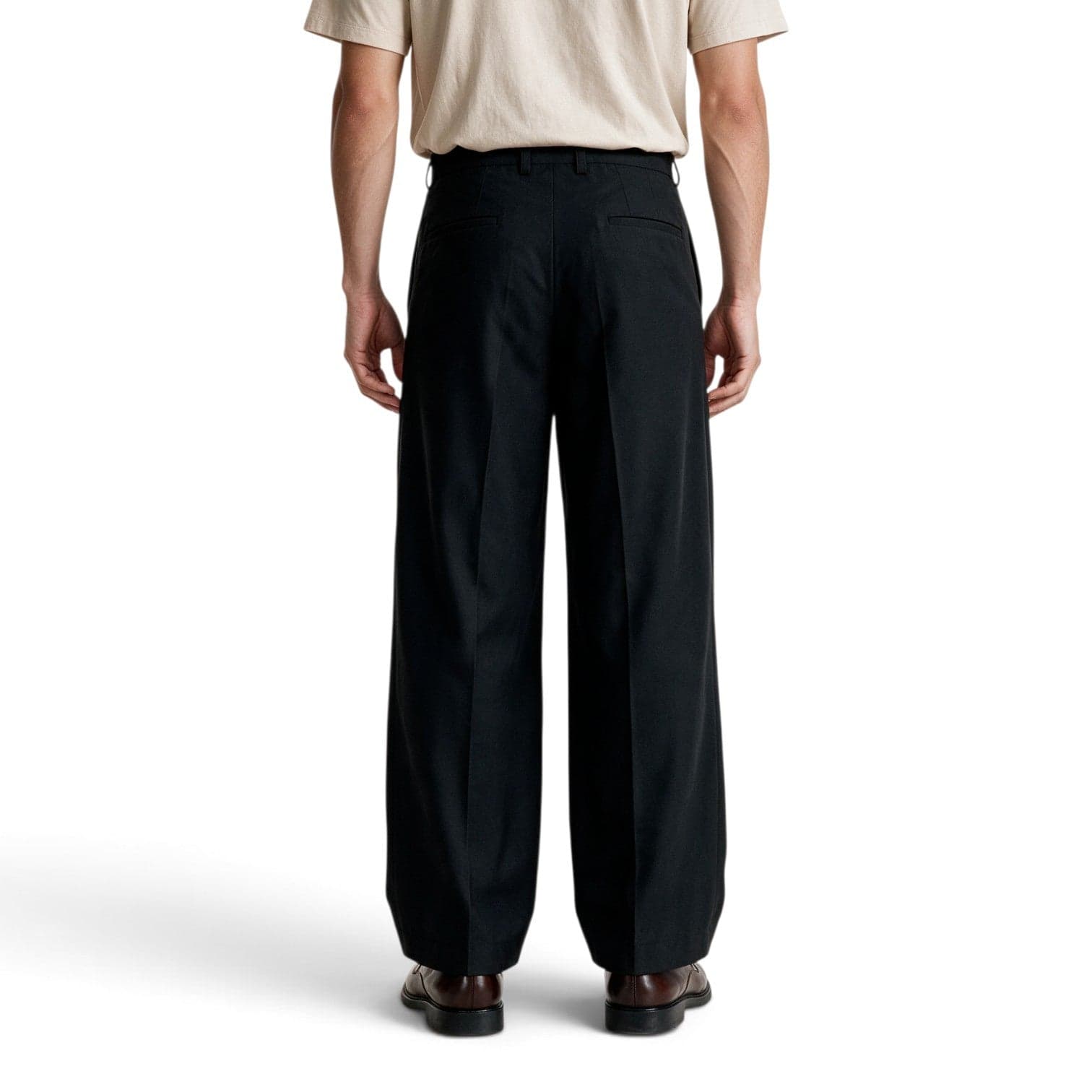 Pantalón negro con pretina cruzada bota ancha - imagen 5