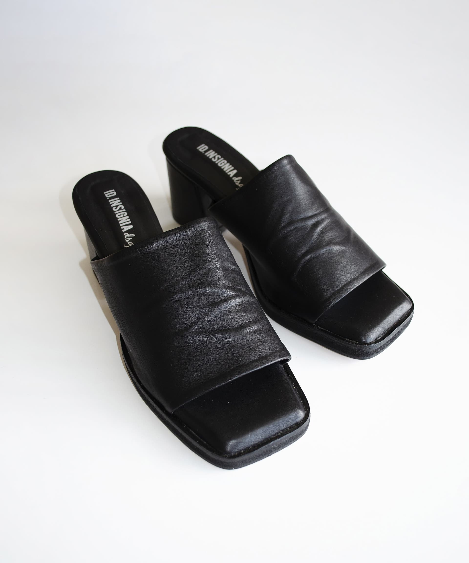 Libra Mule Sandals | Negro