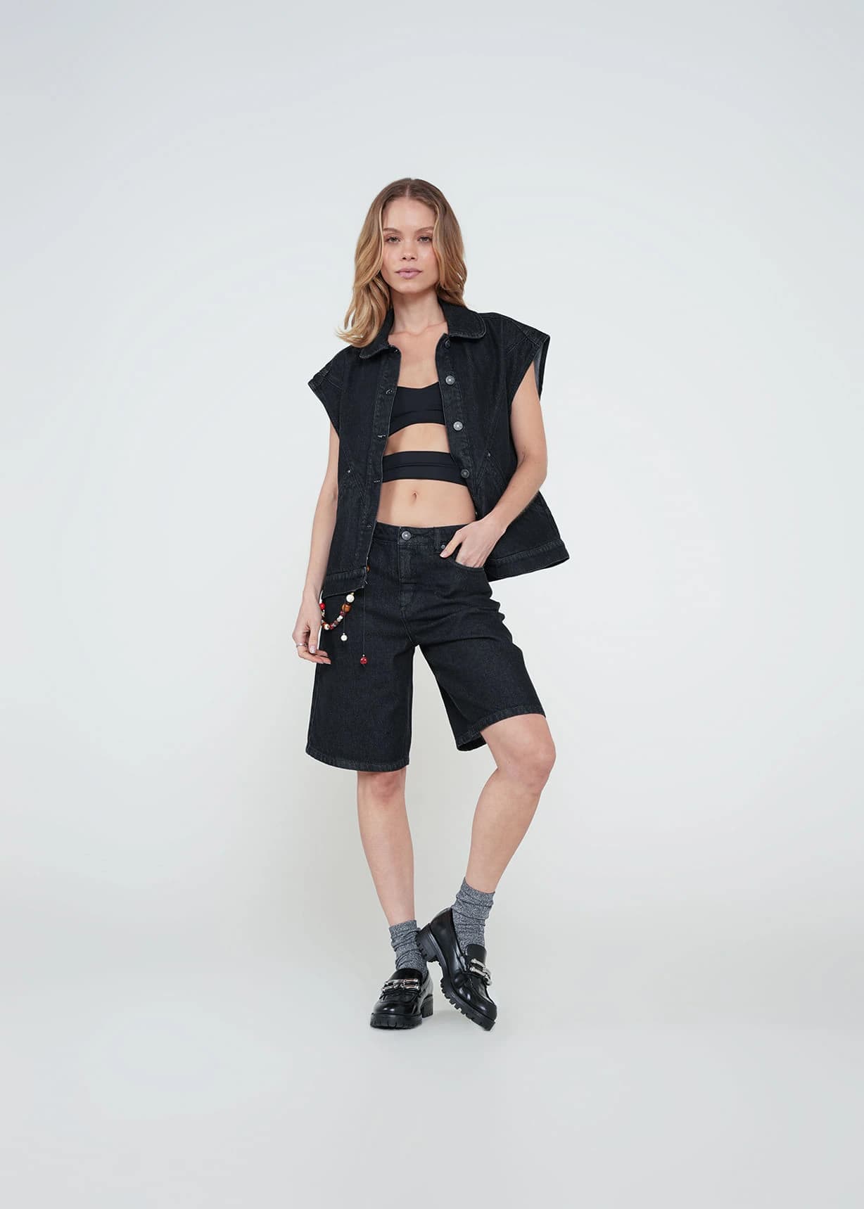 Short largo con accesorio