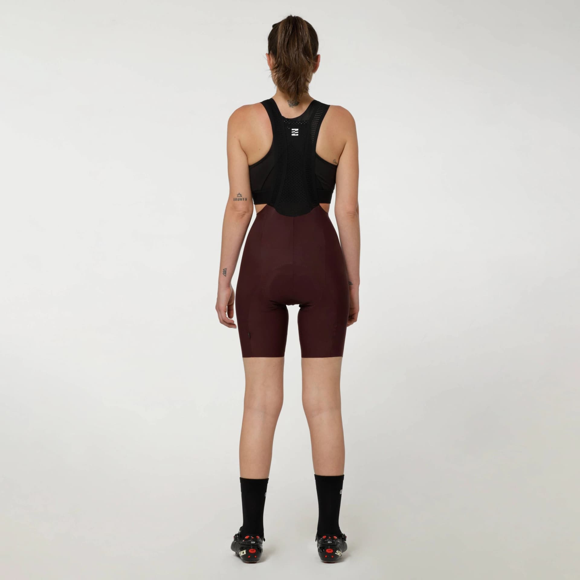 Pantaloneta Venge Vinous Femenina Con Cortes - imagen 3