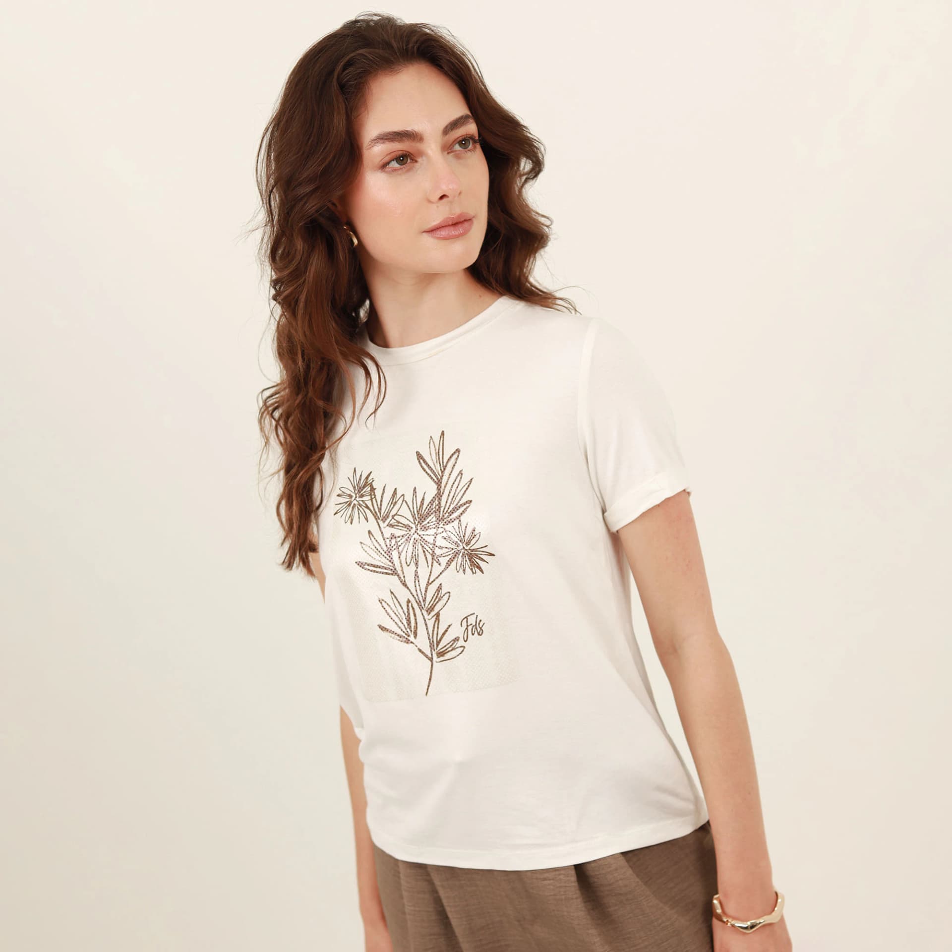 Camiseta cuello redondo manga corta con estampado flores - imagen 5