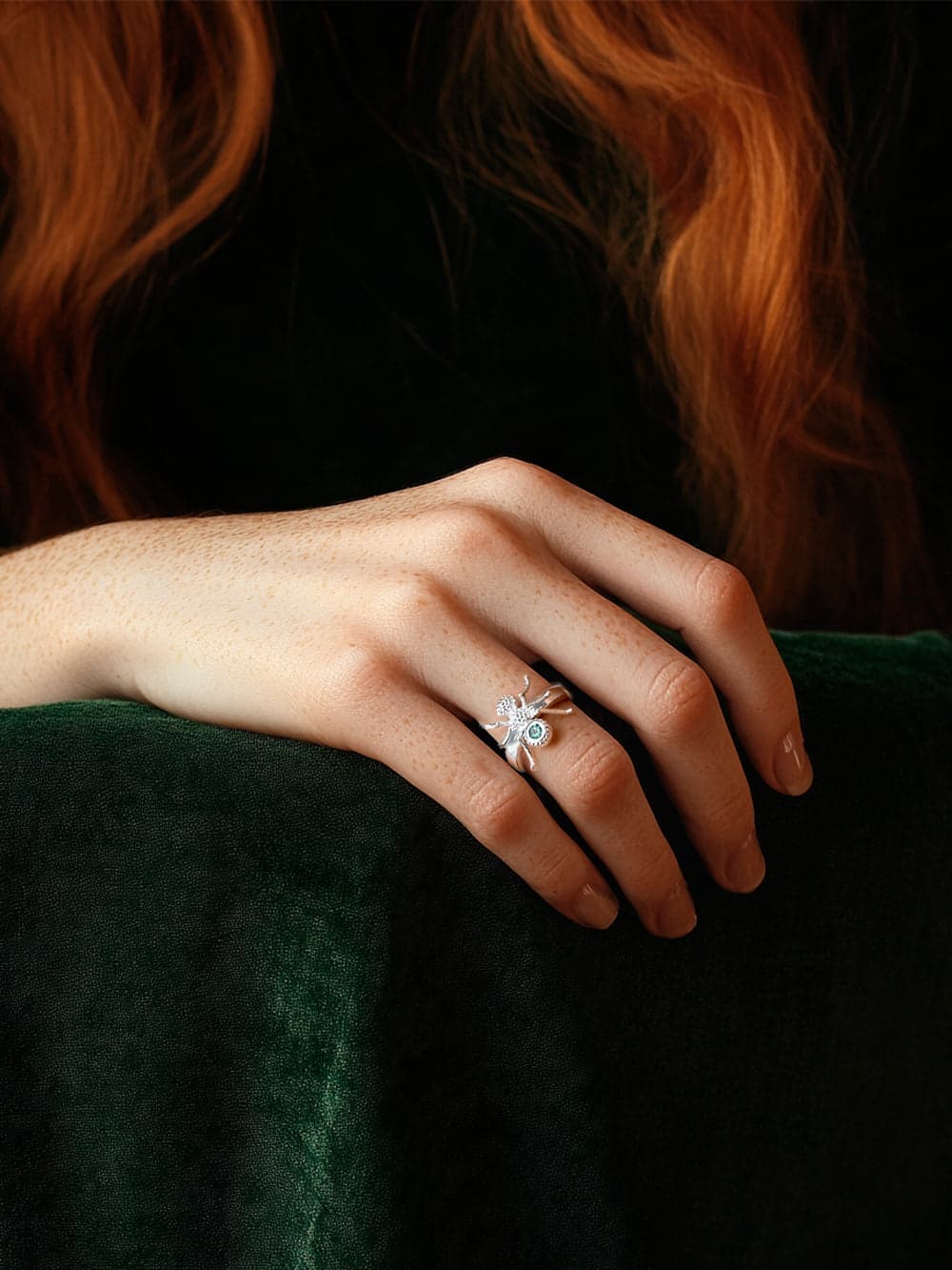 Anillo Las Obreras con esmeralda - imagen 2