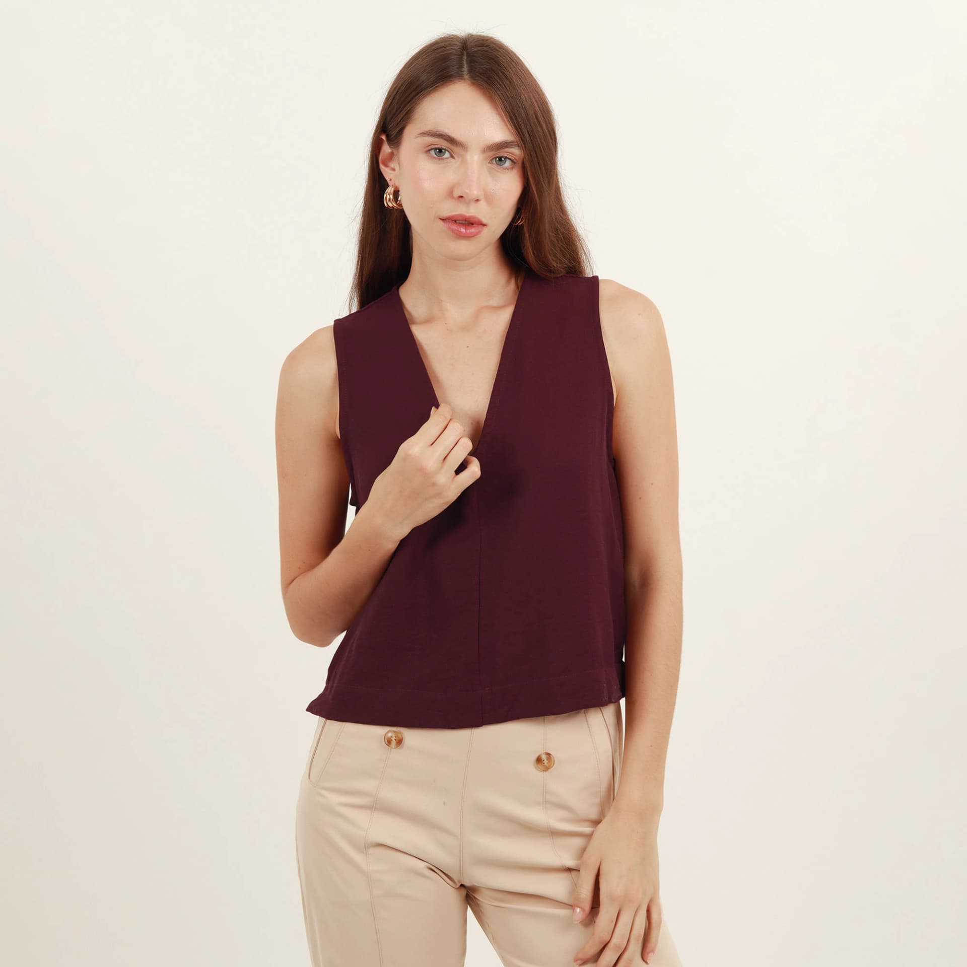 Blusa cuello en v manga sisa con bordado - imagen 4