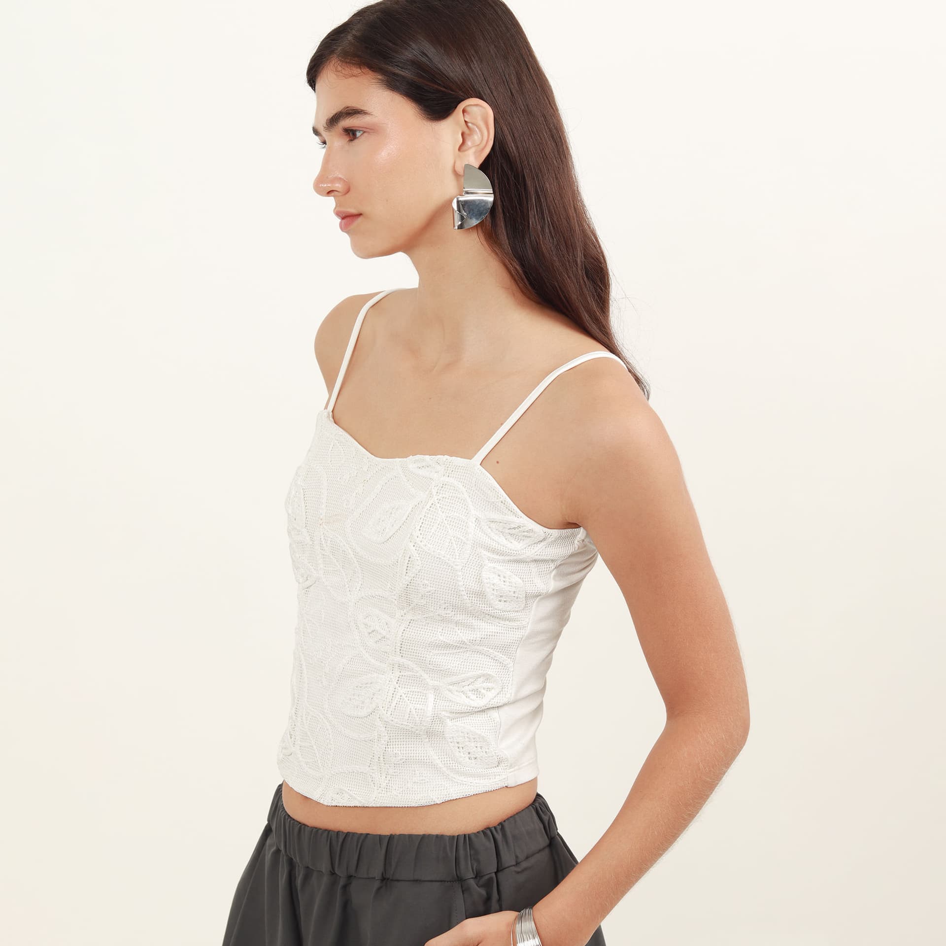Camiseta de tirantes con bordado floral - imagen 1