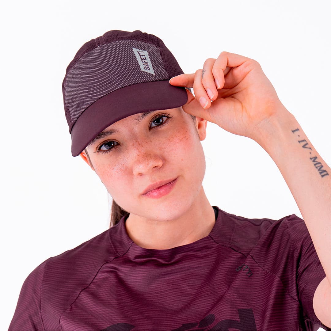 GORRA RUNNING KOOLER CIRUELA UNISEX - imagen 1