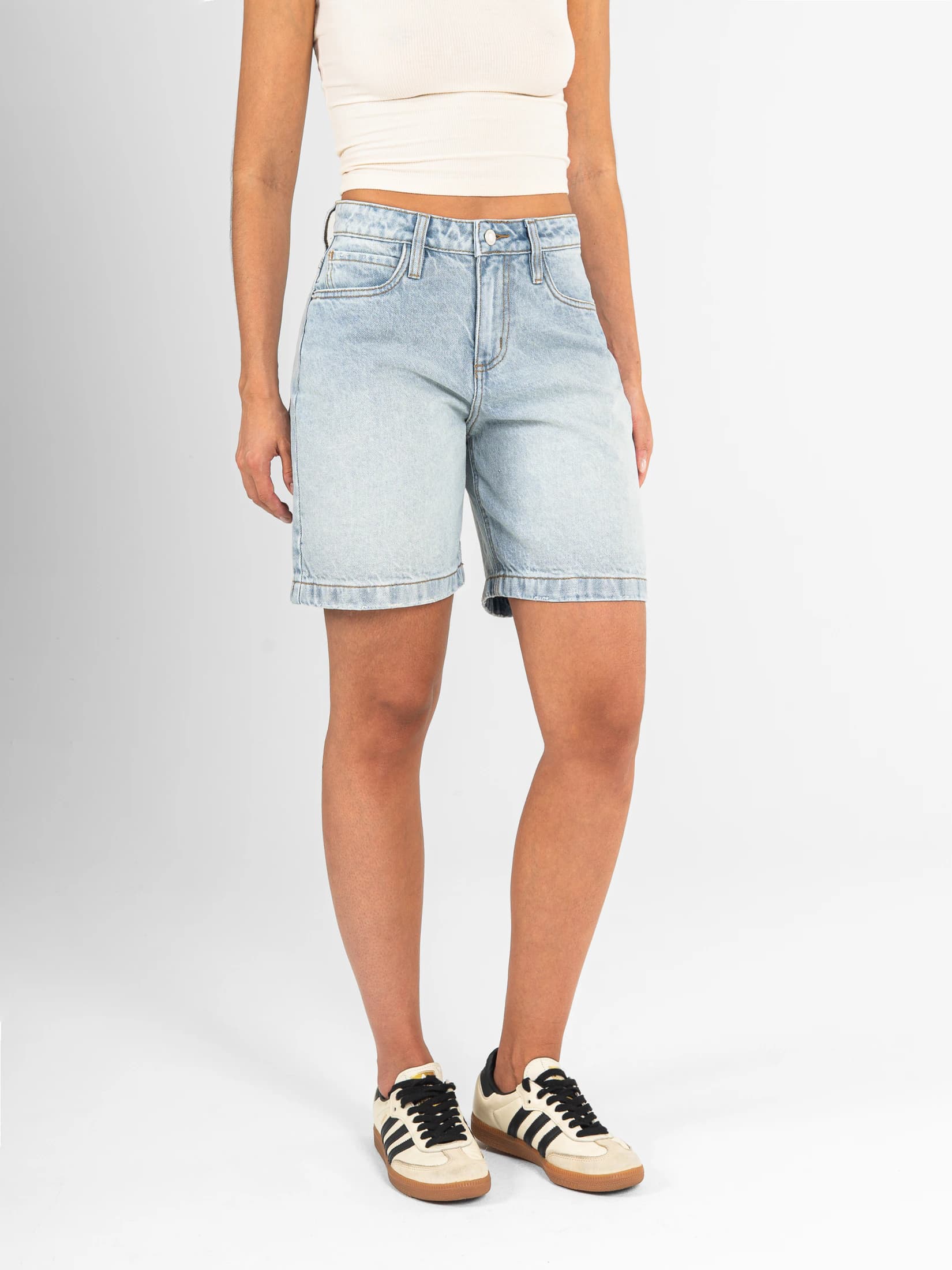 Ref: 066648 Short en denim rígido, tiro medio, tono azul medio - imagen 3