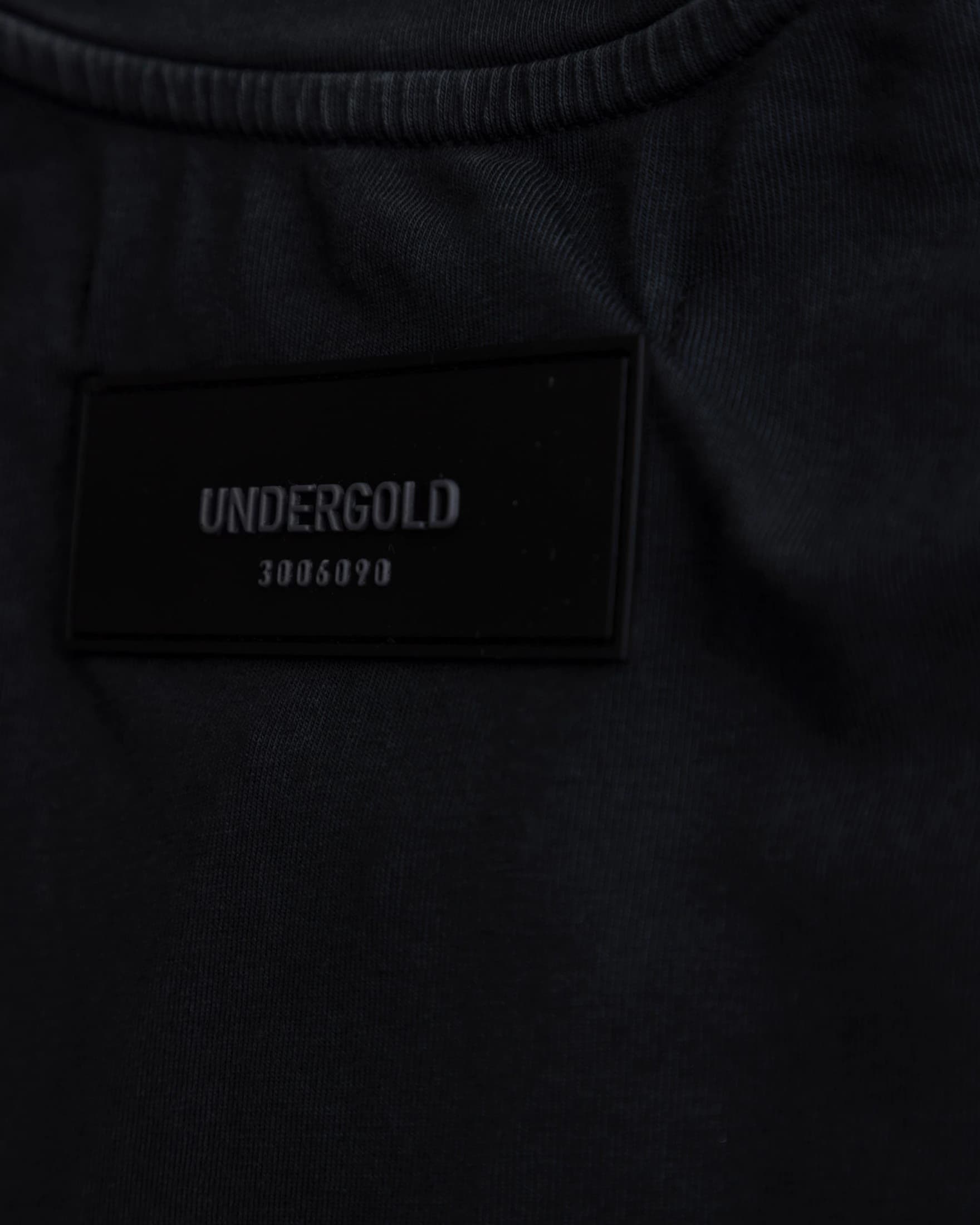 Agnus Dei UNDRGLD Baby Tee Vintage Black - imagen 5
