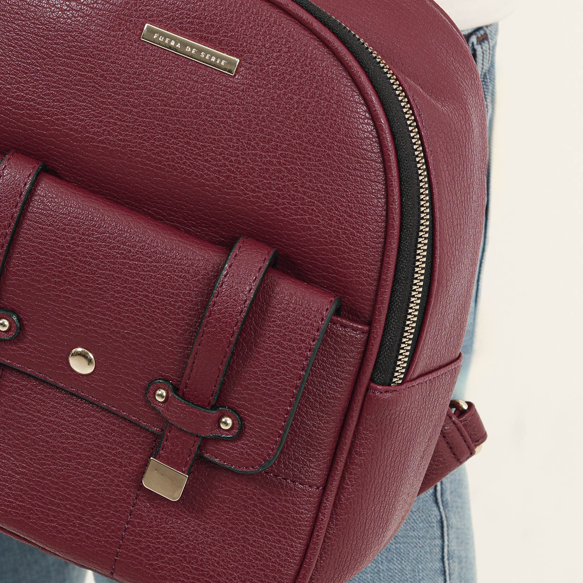 Morral mini en cuero sintético con bolsillo externo - imagen 8