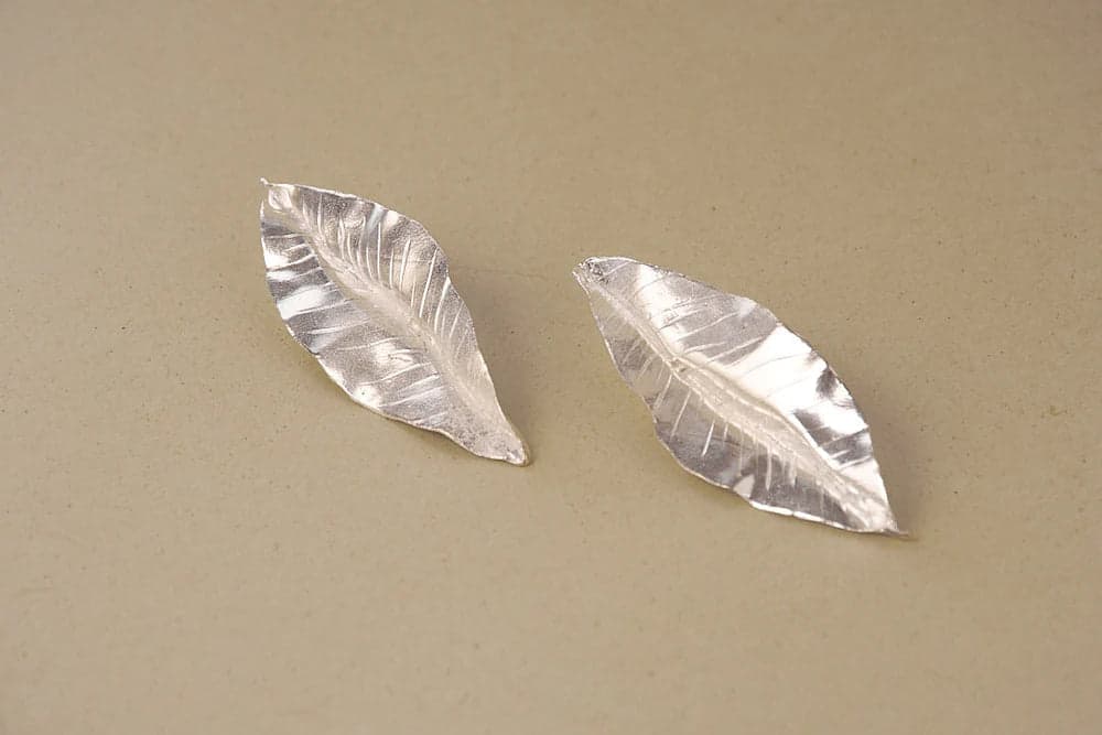 ARETES MAXI HOJAS HUITO PLATA - imagen 2