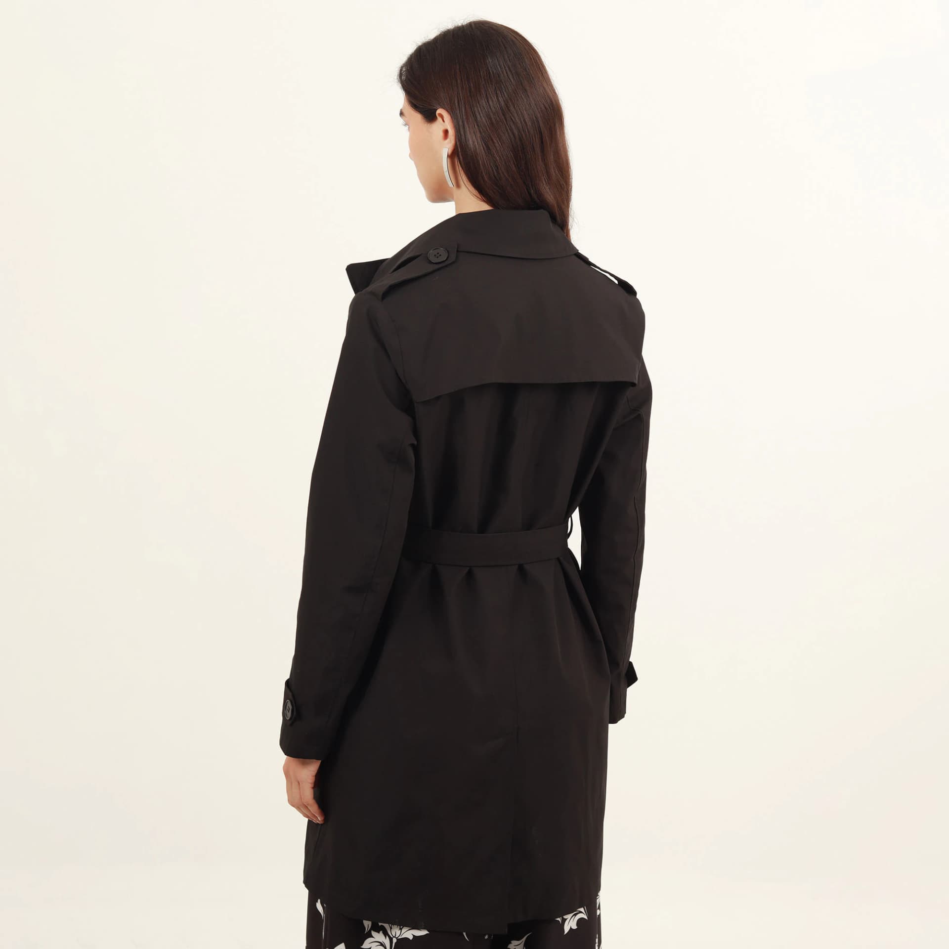 Gabardina clásica de largo medio con diseño cruzado - imagen 4