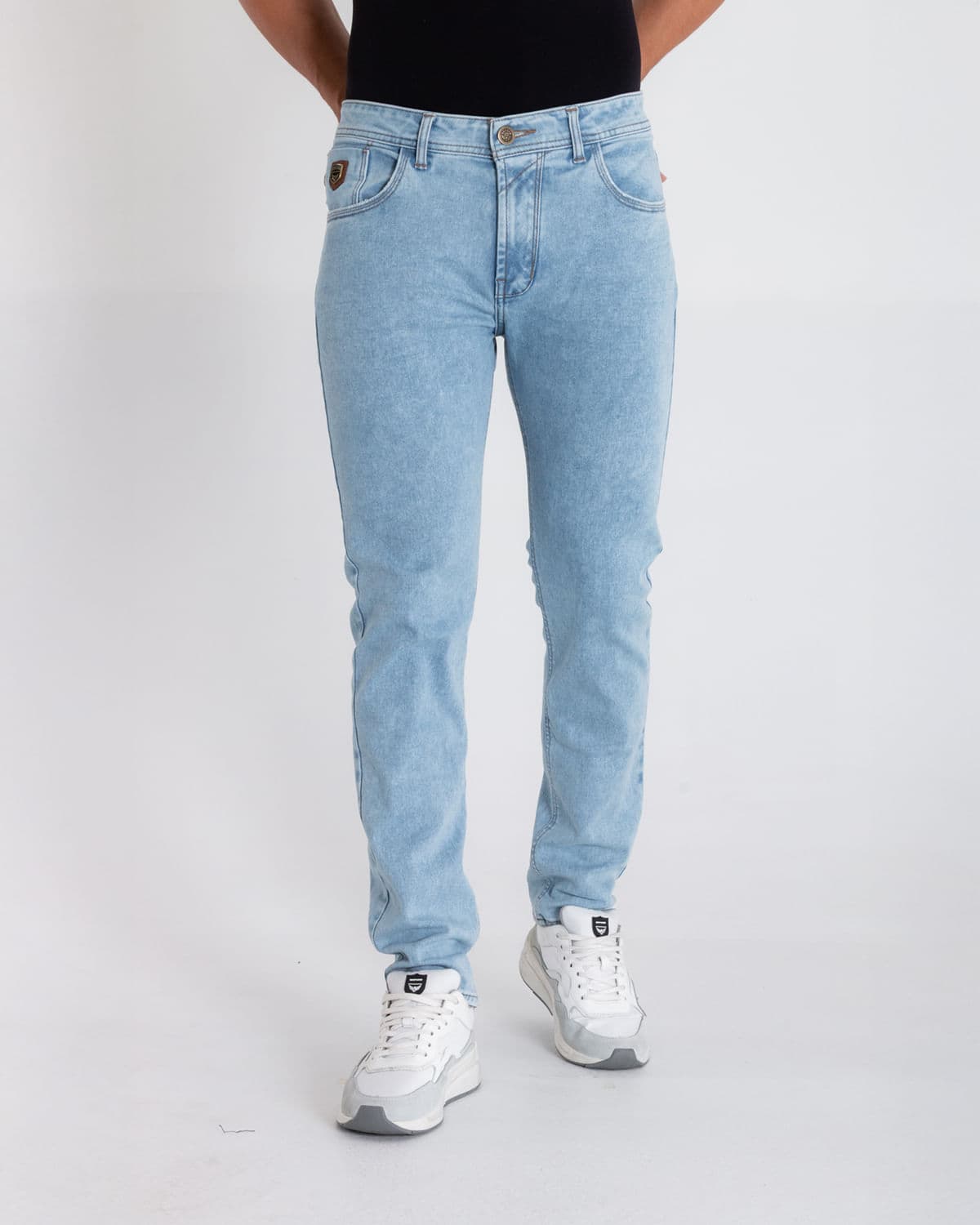 Jean regular tono claro para hombre