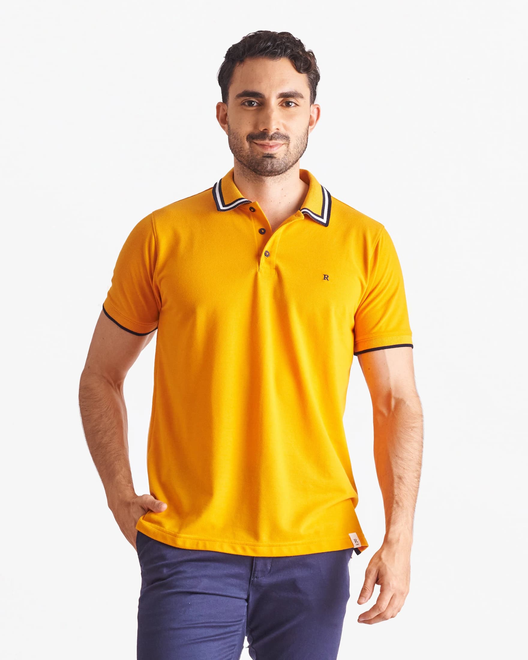 Camiseta tipo polo regular fit color naranja