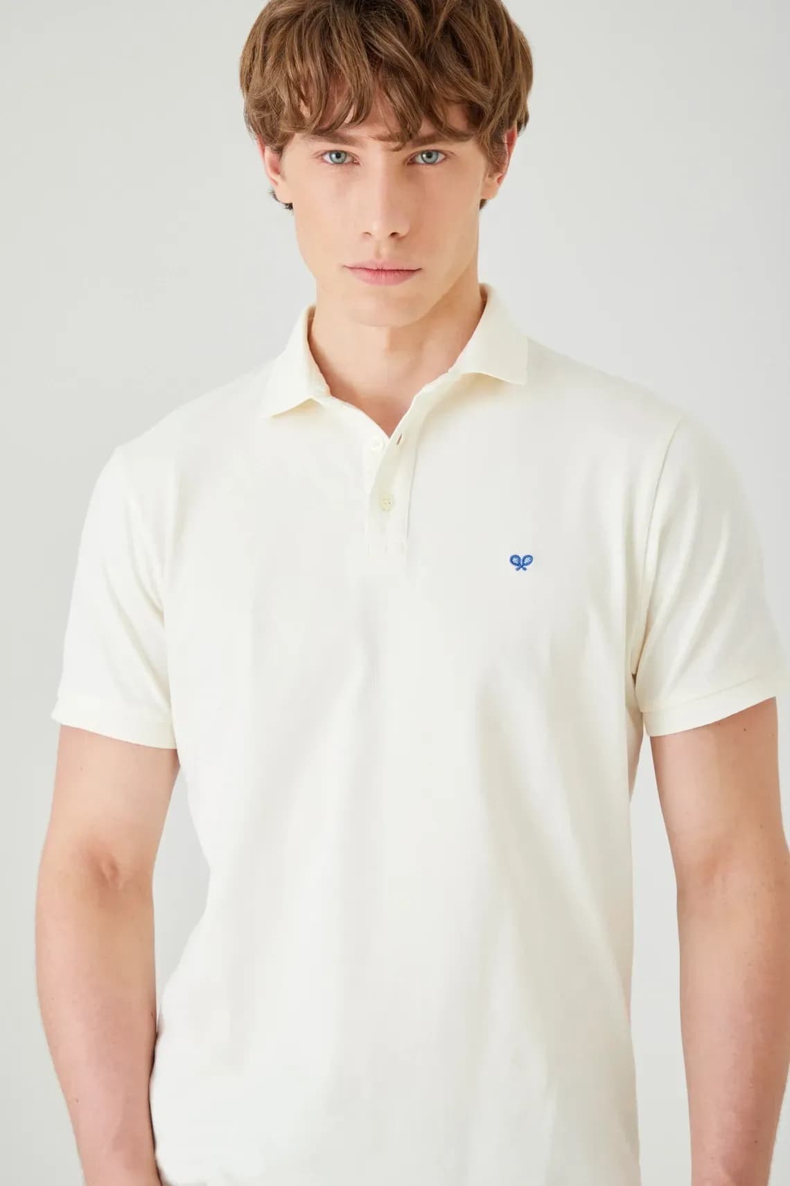 Polo regular fit con logo bordado en algodón blanco para hombre