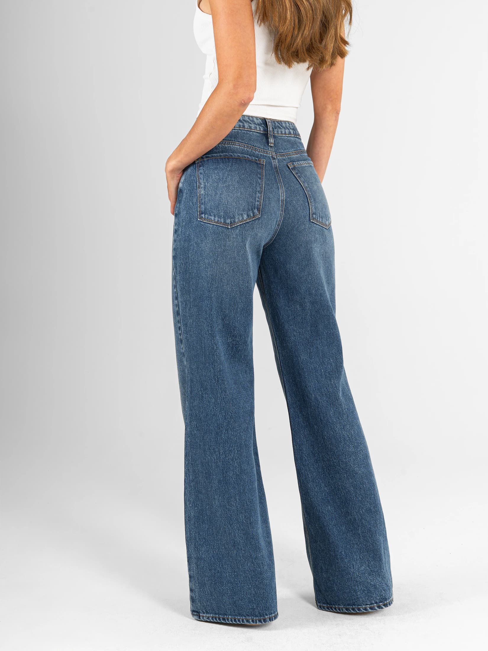 Ref: 066611 Jean mom flare, rígido, tiro alto, diseño cinco bolsillo, tono azul oscuro - imagen 4
