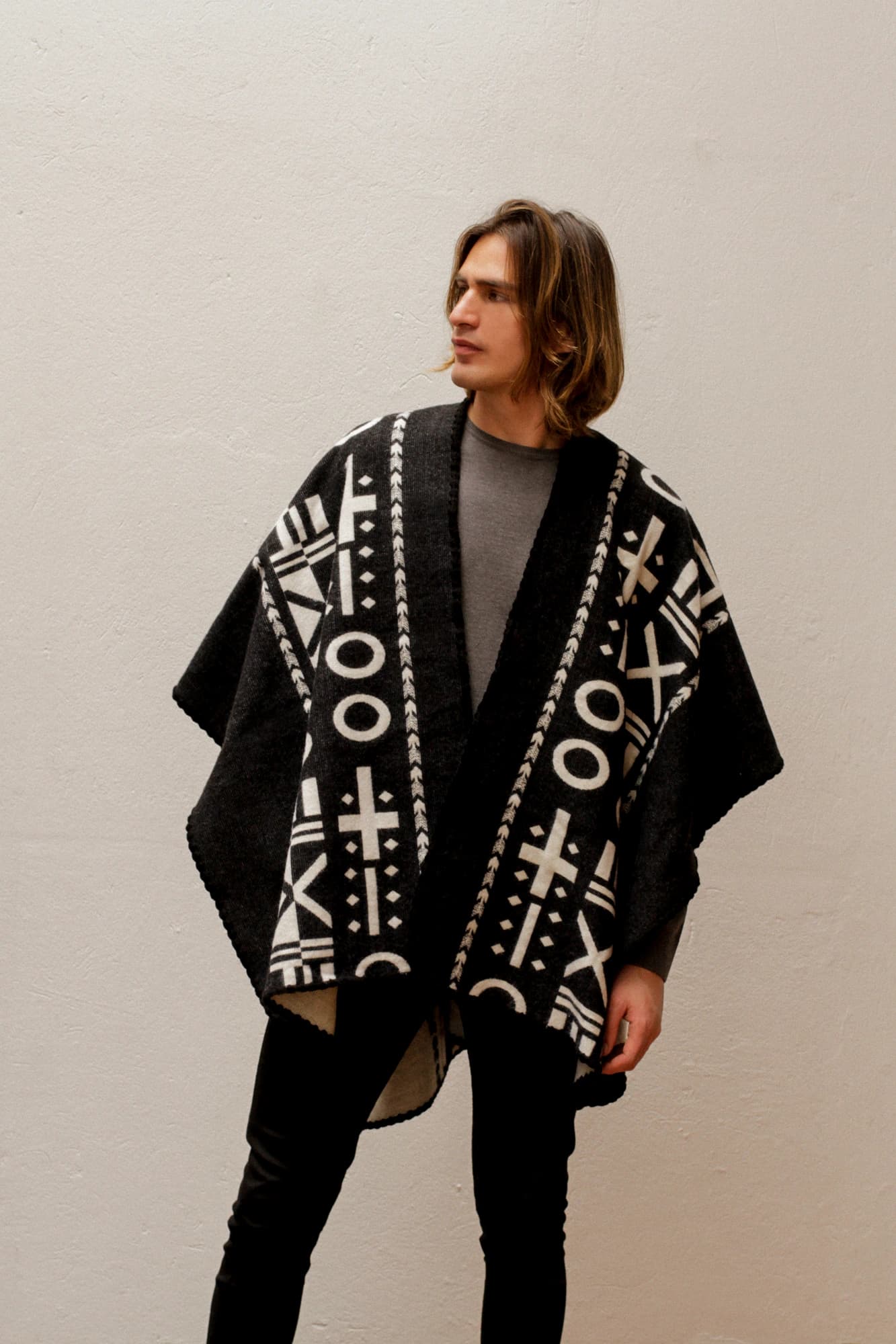 Poncho XO - Negro y blanco. - imagen 5