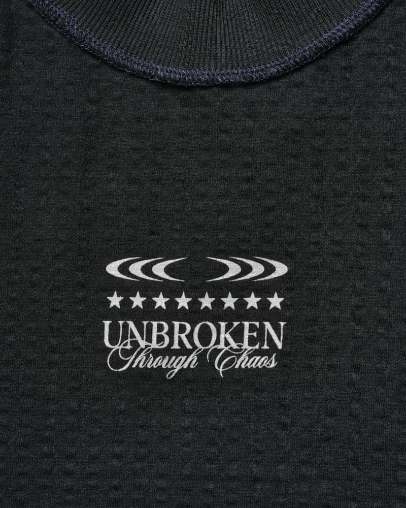 Camiseta Negra Oversize Unbroken - imagen 4