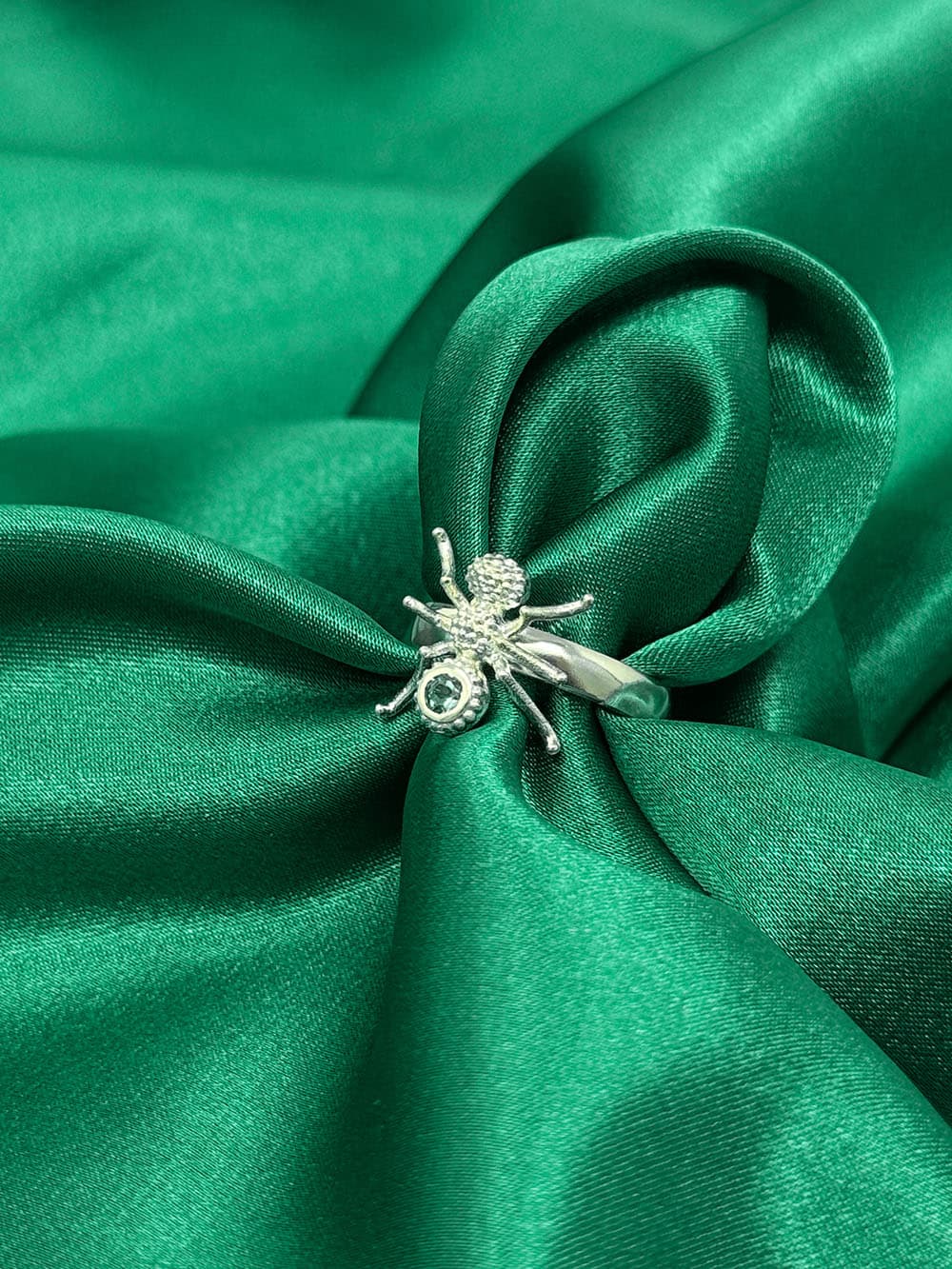 Anillo Las Obreras con esmeralda - imagen 1