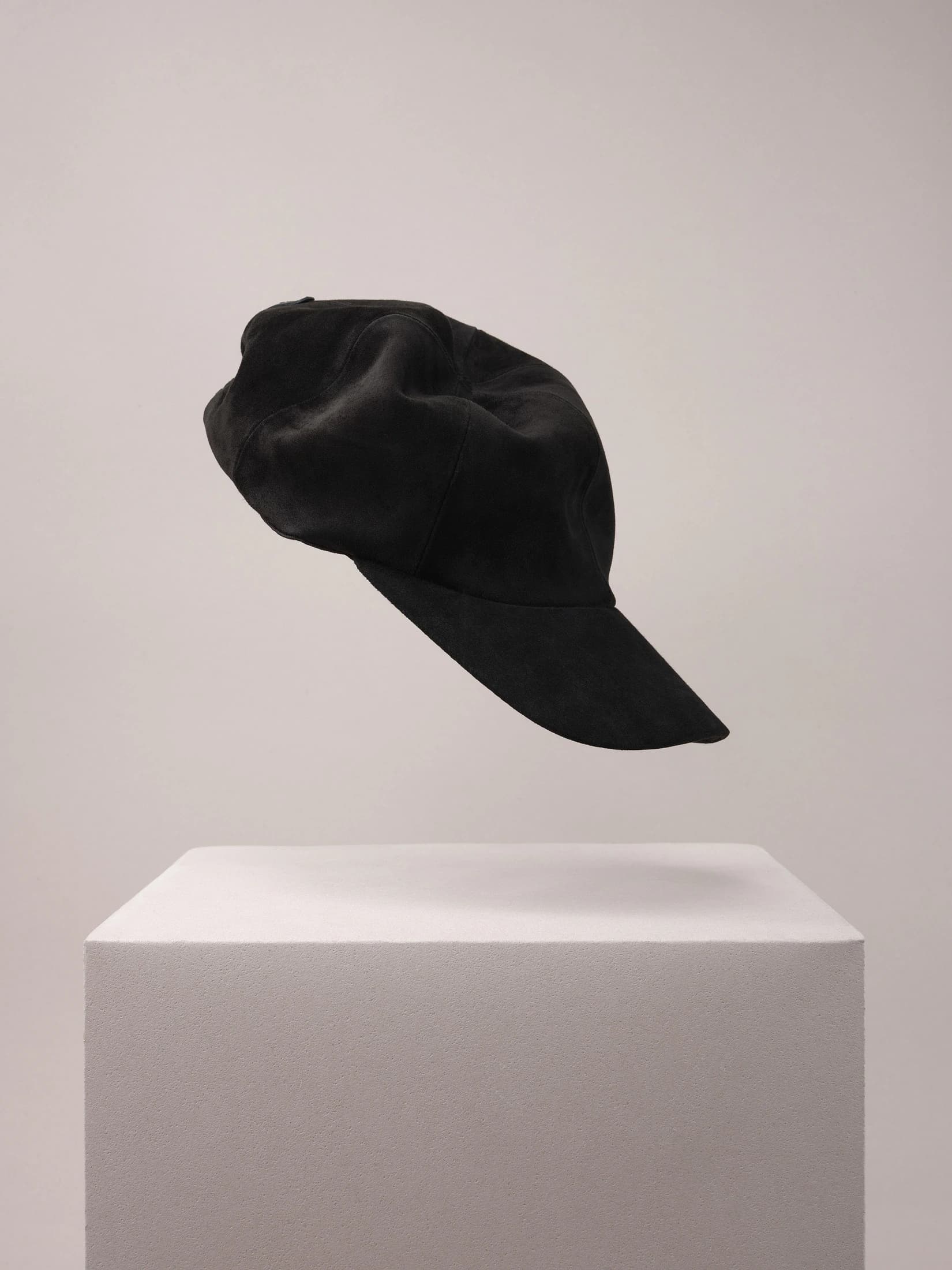 Suede Cap · Black