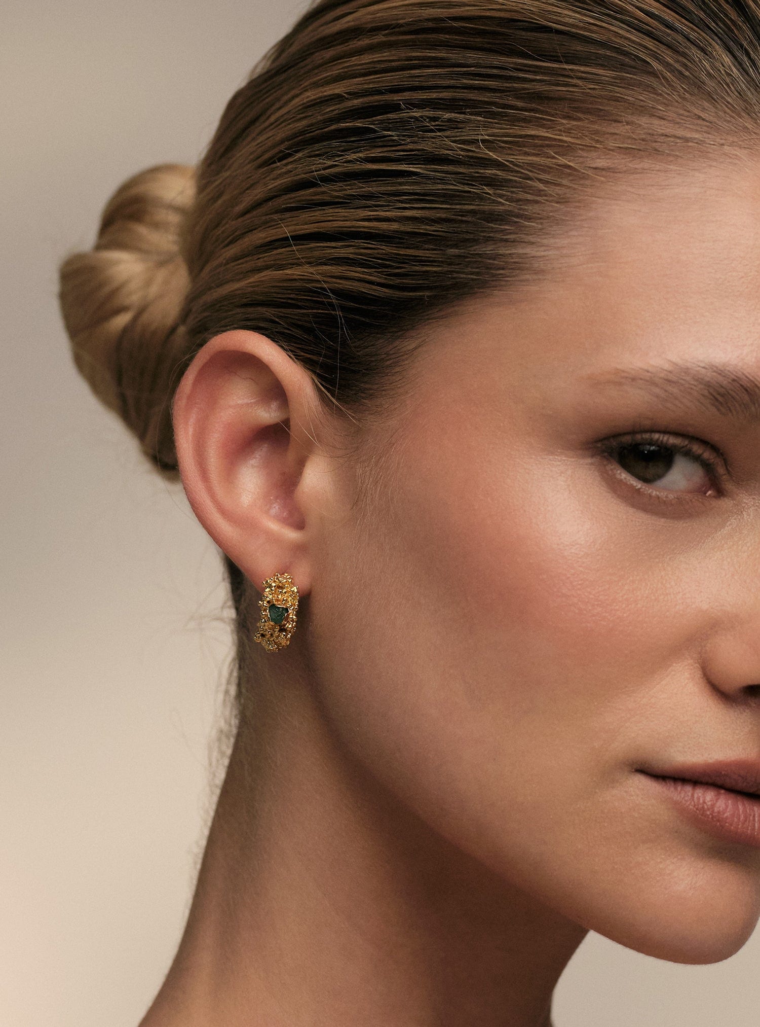 Aura Emerald Hoops Small - imagen 2