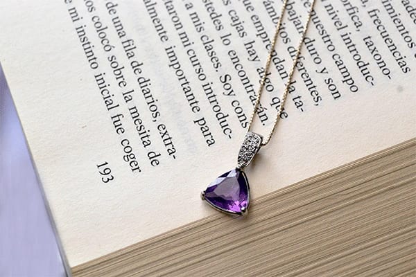 Dije Amatista con Diamantes en Oro blanco 18K - imagen 1