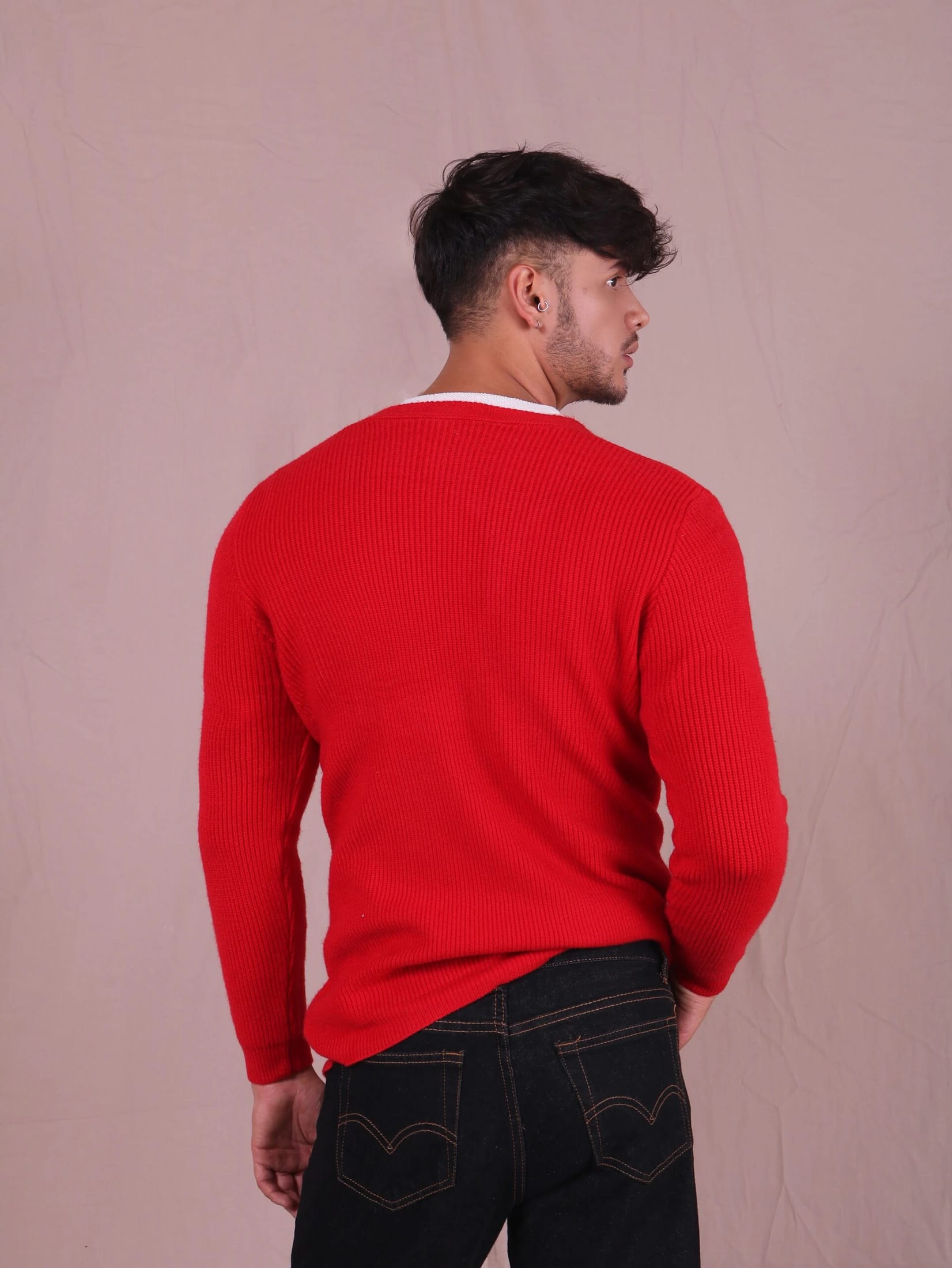 The red Sweater - imagen 3